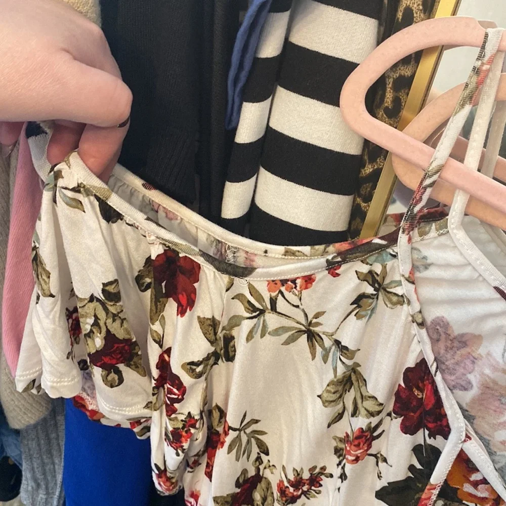 Plus size Cold shoulder top - Picture 4 of 4